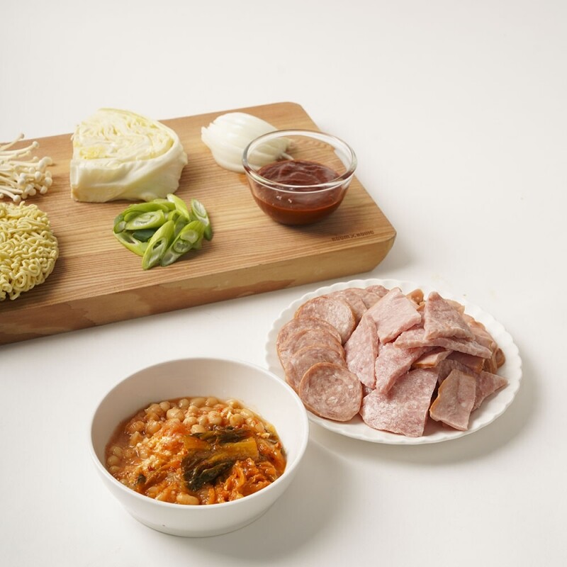 주식회사 더프레시에프앤비,[픽맛집] 모둠햄 부대찌개 밀키트 658g(2~3인분)
